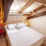 纳夫普利1841酒店 招待所 4*